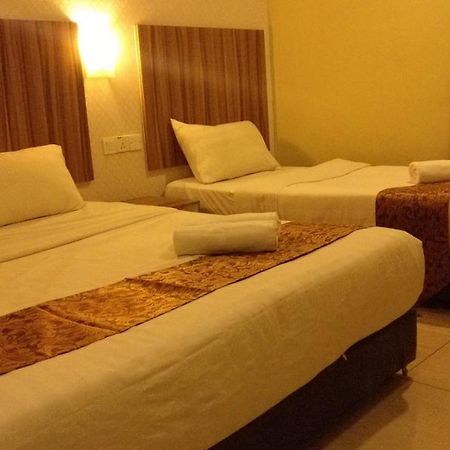 101 Lake View Hotel Puchong Extérieur photo