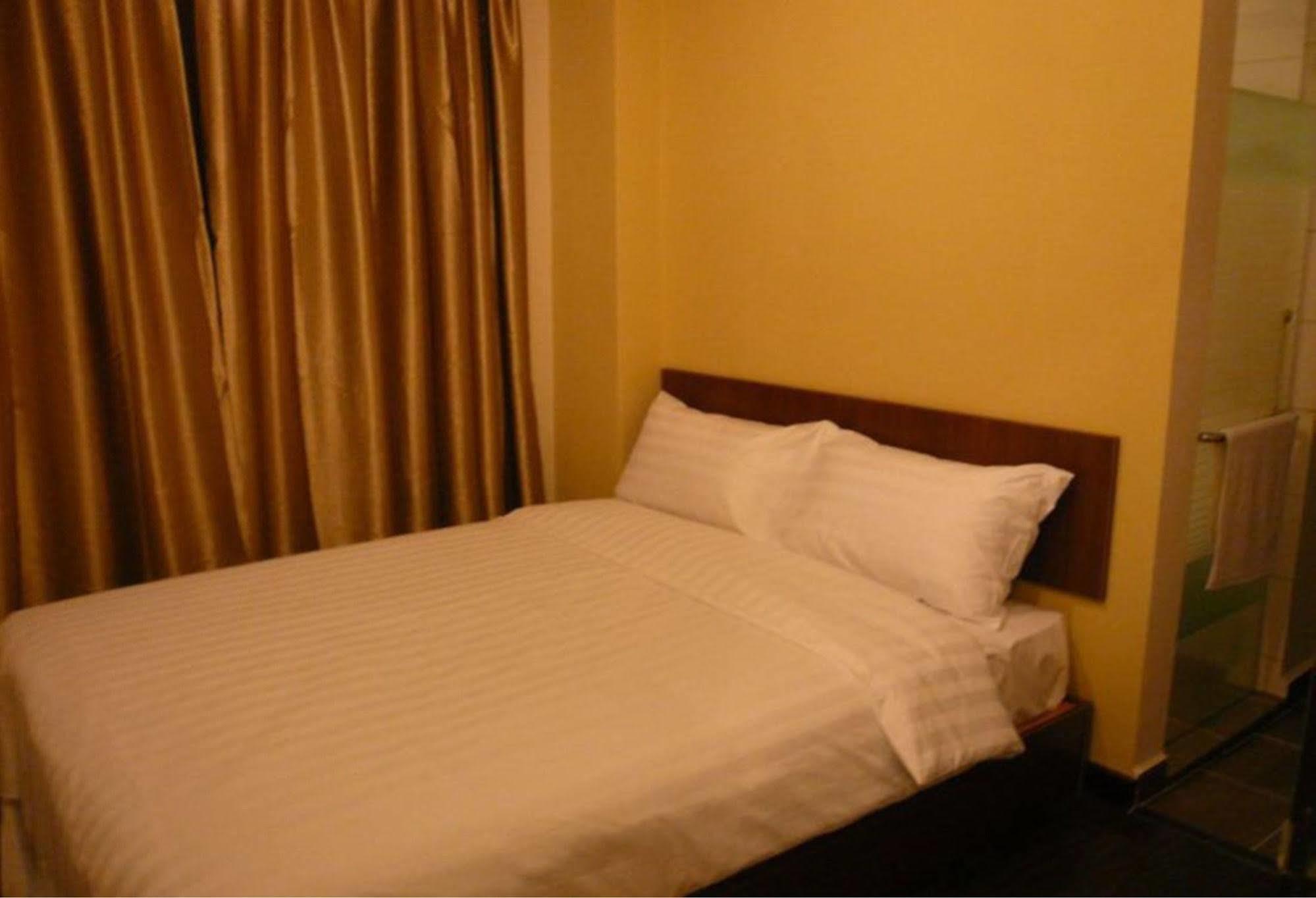 101 Lake View Hotel Puchong Extérieur photo